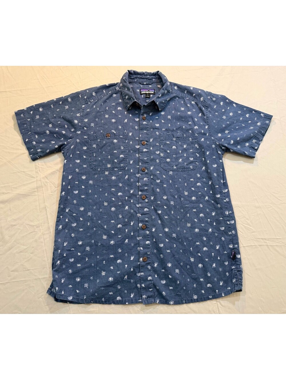 Patagonia Men M Short Sleeve Button Shirt Blue Symbol Print Outdoor